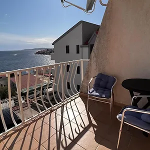 https://apartments-paulina.hotels-in-trogir.com